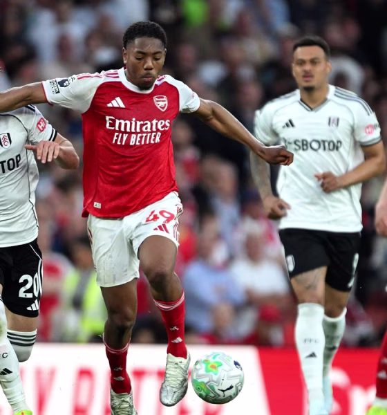 Myles-lewis-skelly-of-arsenal-battles-for-possession-with-sasa-lukic-of-fulham